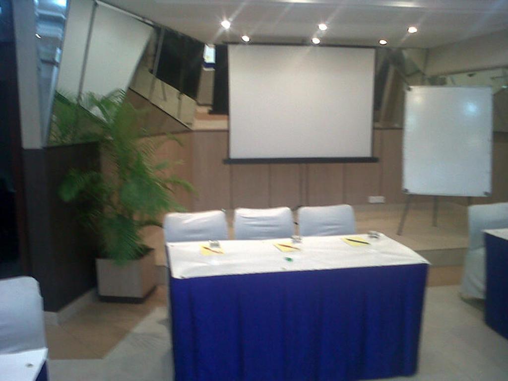 Fabexpress Lloyd House Hotel New Delhi Ngoại thất bức ảnh